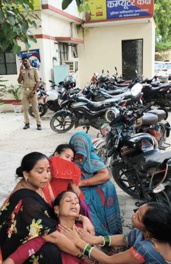 प्रयागराज में हुई हत्या मामले का छाया चित्र प्रयागराज में हुई हत्या मामले का छाया चित्र