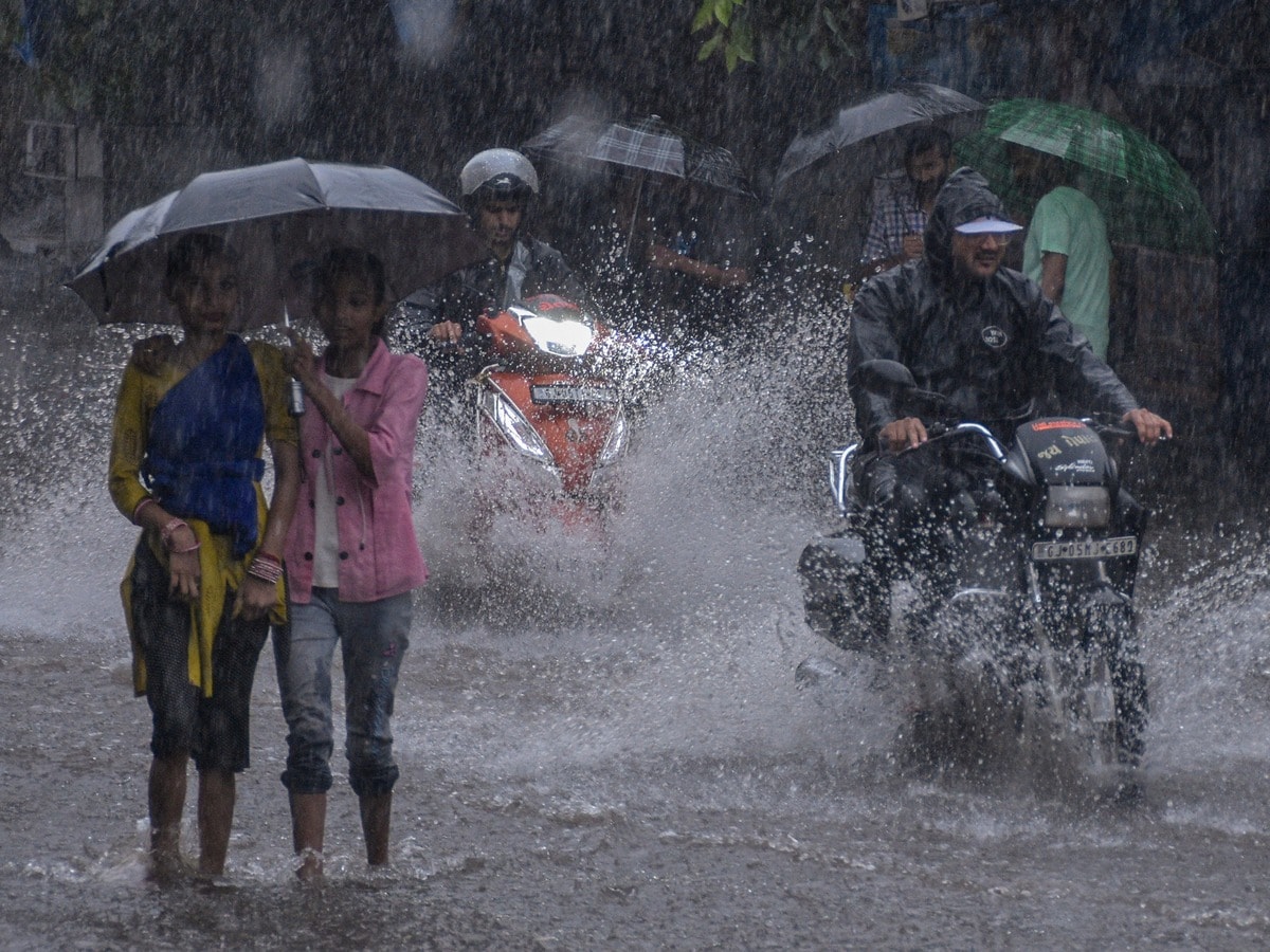बंगोपसागर में बने निम्नचाप के कारण उत्तर बंगाल में भारी बारिश
