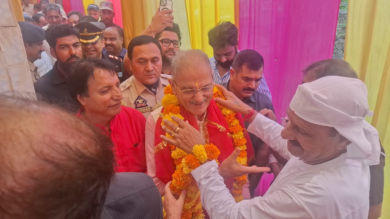 उपराज्यपाल कविंदर गुप्ता ने सांबा स्थित राजा मंडलीक जी के देवस्थान पर मत्था टेका