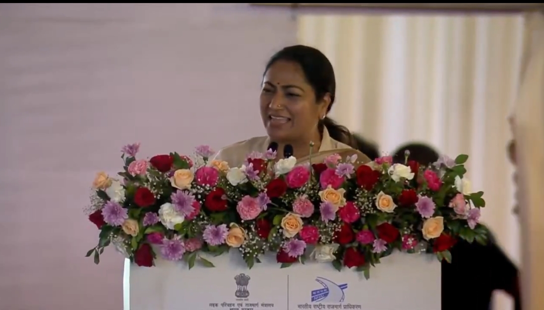 द्वारका एक्सप्रेसवे और अर्बन एक्सटेंशन रोड-2 उद्घाटन कार्यक्रम को संबोधित करतीं मुख्यमंत्री रेखा गुप्ता द्वारका एक्सप्रेसवे और अर्बन एक्सटेंशन रोड-2 उद्घाटन कार्यक्रम को संबोधित करतीं मुख्यमंत्री रेखा गुप्ता