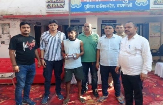 गिरफ्तार किशन तस्कर और पुलिस टीम