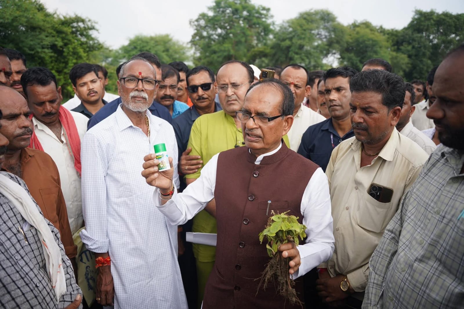 कृषि मंत्री एवं सांसद शिवराज सिंह चौहान