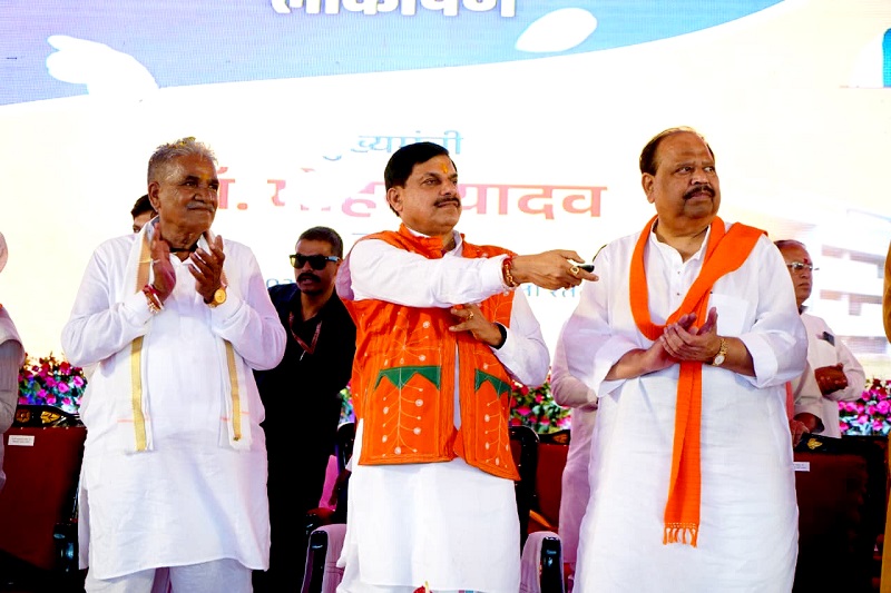 रतलाम जिले के कुंडाल में विकास कार्यों का लोकार्पण और शिलान्यास करते हुए मुख्यमंत्री डॉ. मोहन यादव