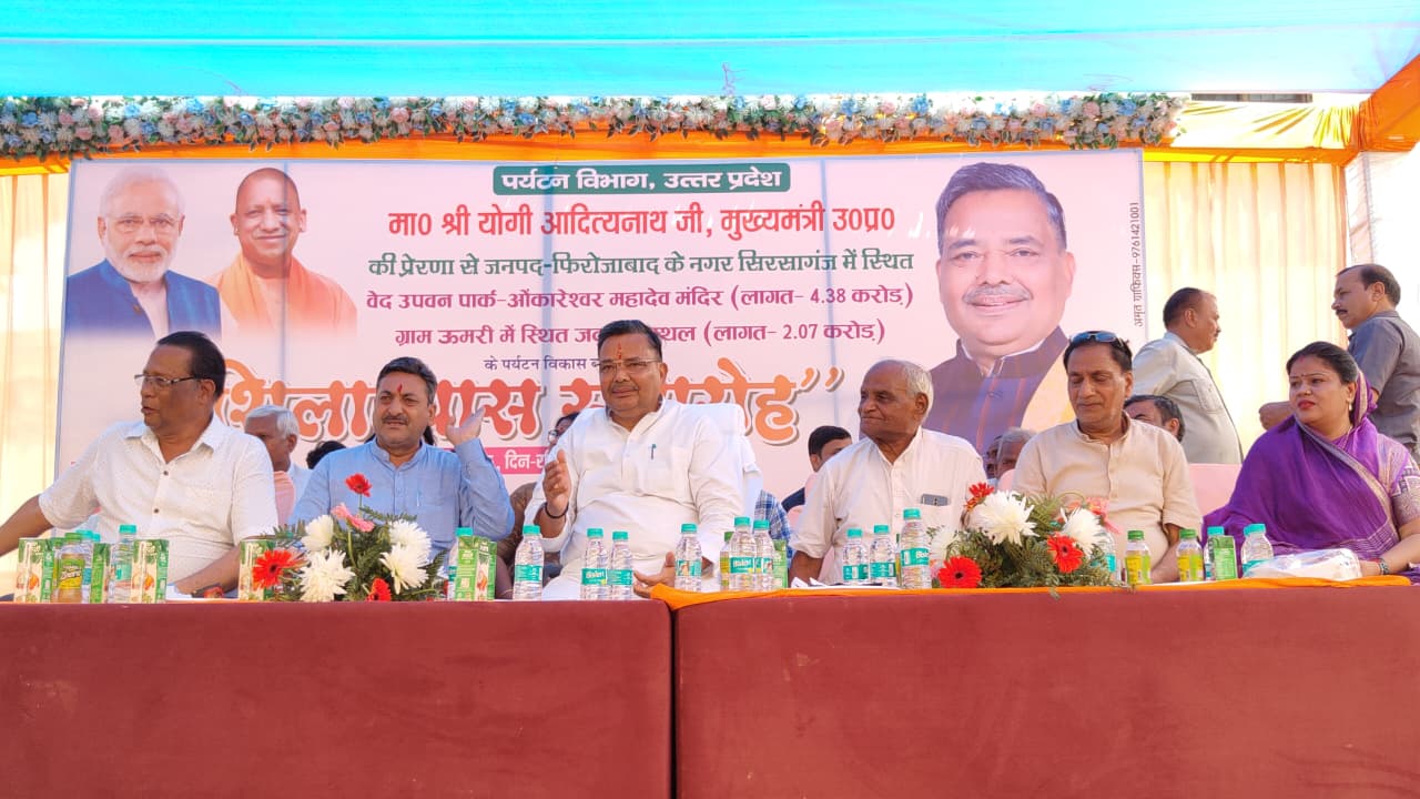 शिलान्यास करते पर्यटन मंत्री जयवीर सिंह