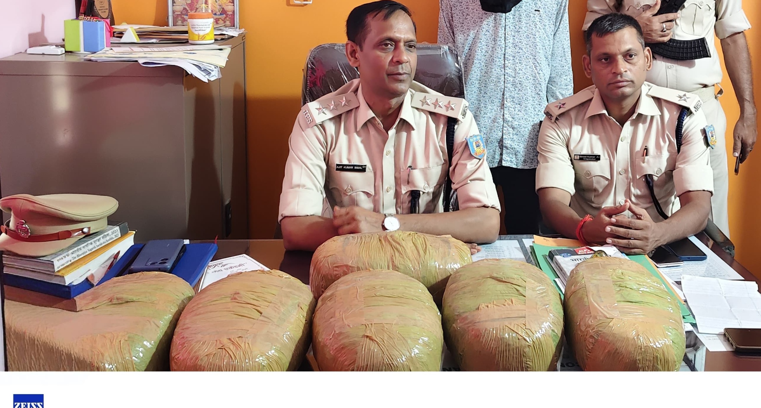 जानकारी देते एसडीपीओ