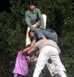 मटकी फोड़ प्रतियोगिता