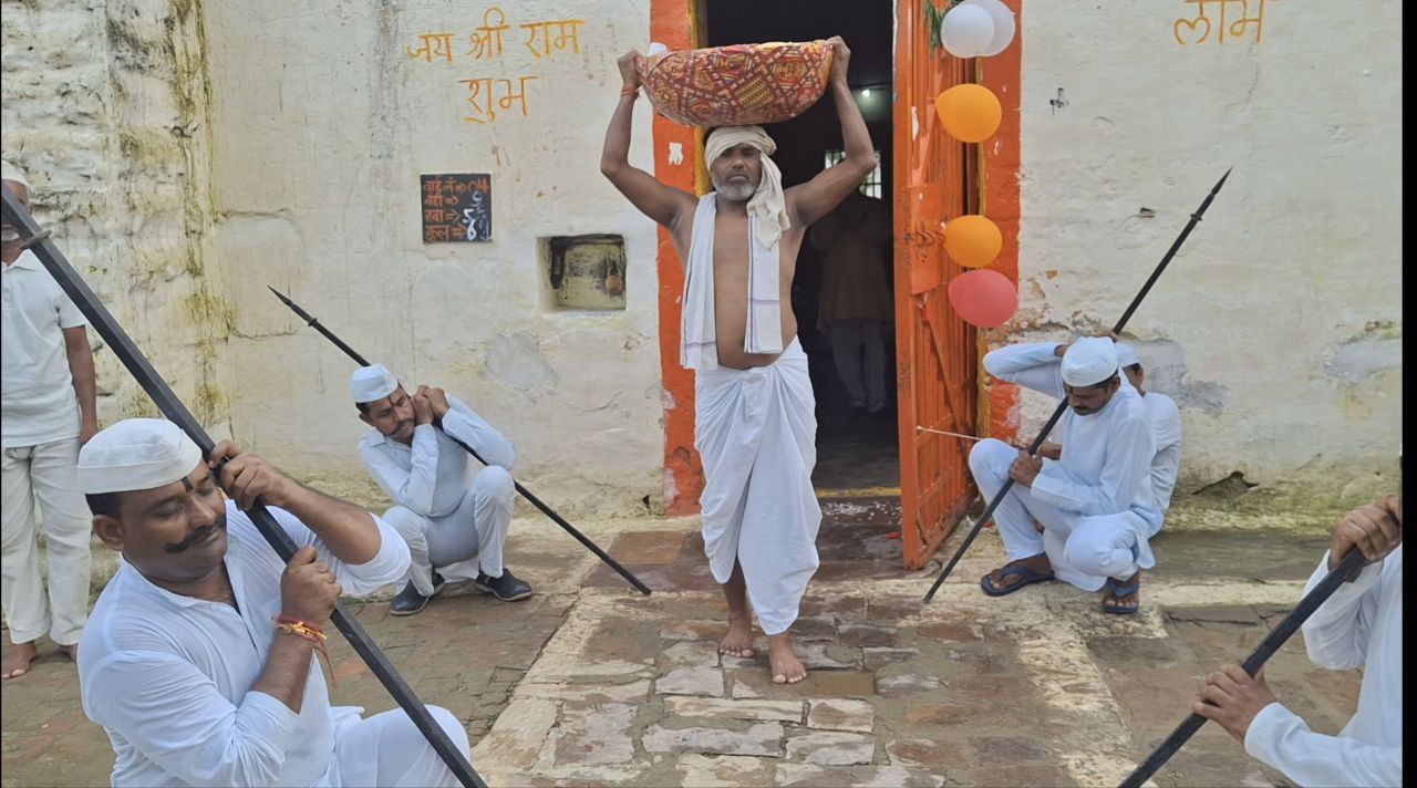 दमोह जेल में जय कन्हैया लाल की कारागार के ताले टूटे पहरेदार बेहोश दमोह जेल में जय कन्हैया लाल की कारागार के ताले टूटे पहरेदार बेहोश
