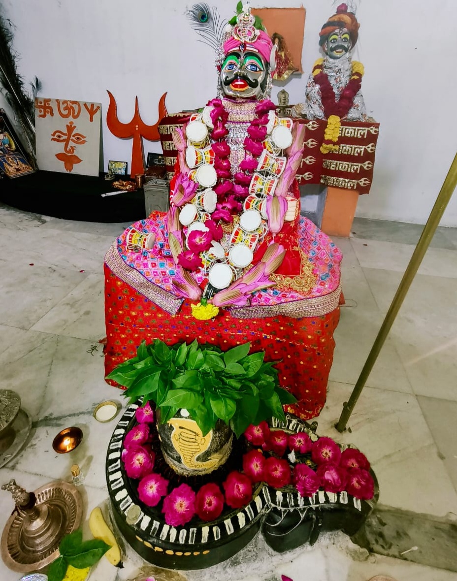 शिव लिंग सहित रजत प्रतिमा शिव लिंग सहित रजत प्रतिमा