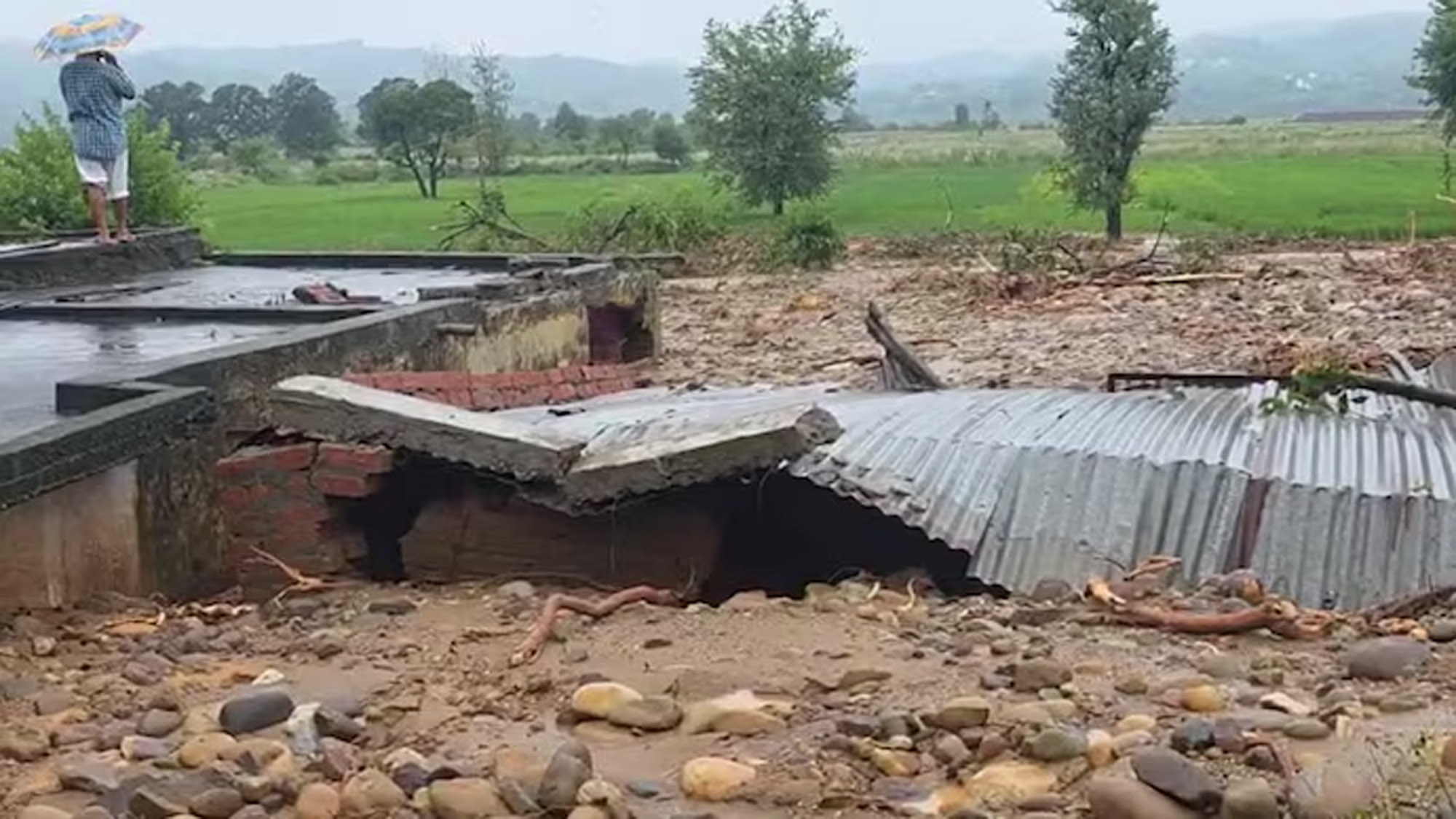 जम्मू-कश्मीर के कठुआ में बादल फटने से चार लोगों की मौत