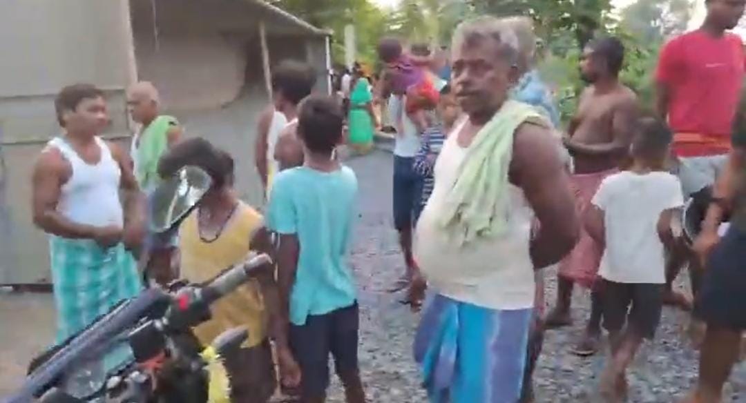 मौके पर मौजूद लोग