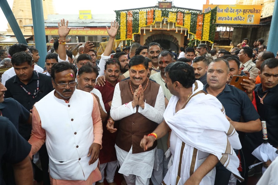 महाकाल की सवारी में शामिल हुए मुख्यमंत्री महाकाल की सवारी में शामिल हुए मुख्यमंत्री