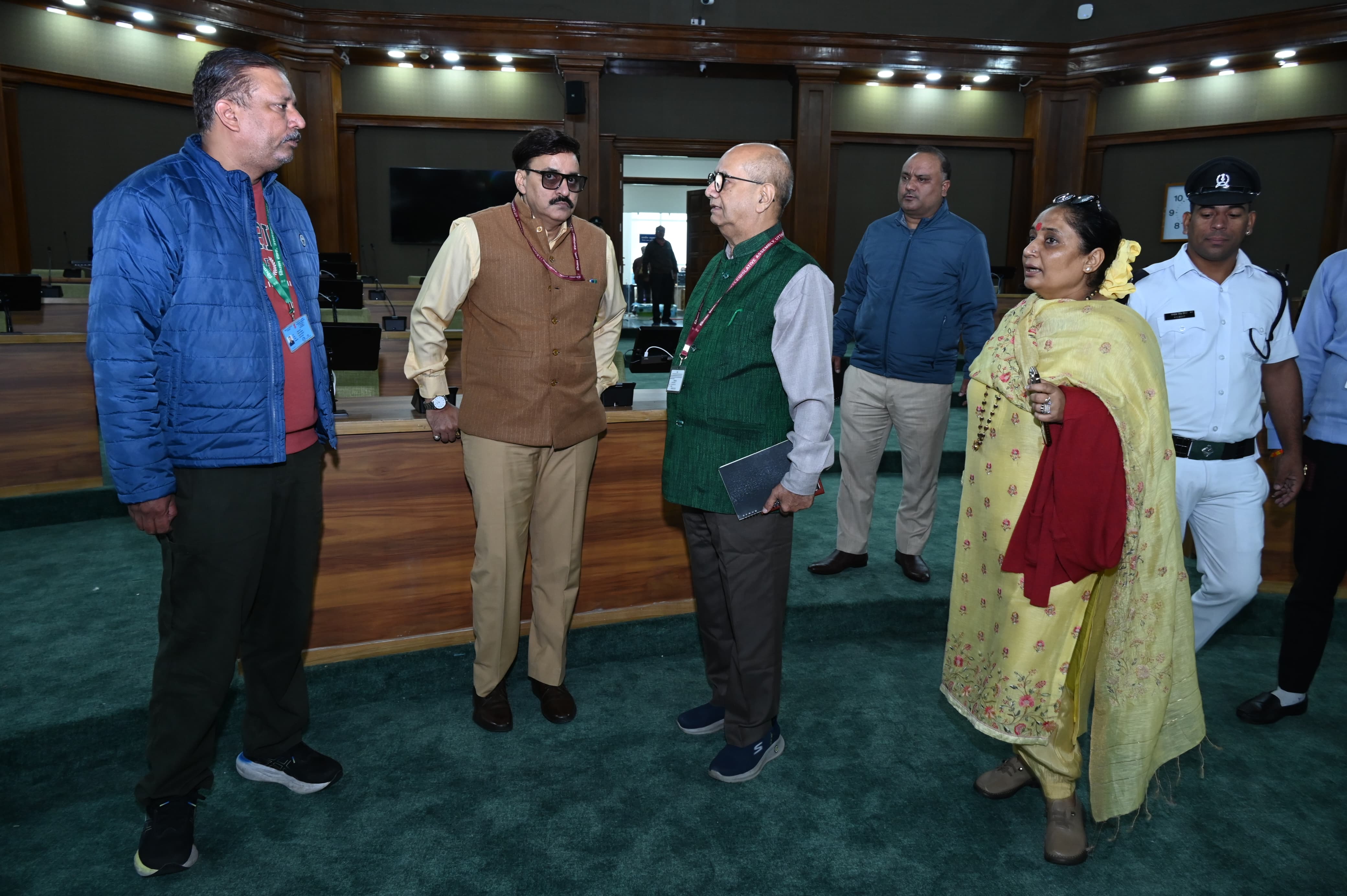 विधानसभा अध्यक्ष ऋतू खंडूड़ी भूषण भराड़ीसैंण में विधानसभा मंडप का निरीक्षण करती। विधानसभा अध्यक्ष ऋतू खंडूड़ी भूषण भराड़ीसैंण में विधानसभा मंडप का निरीक्षण करती।