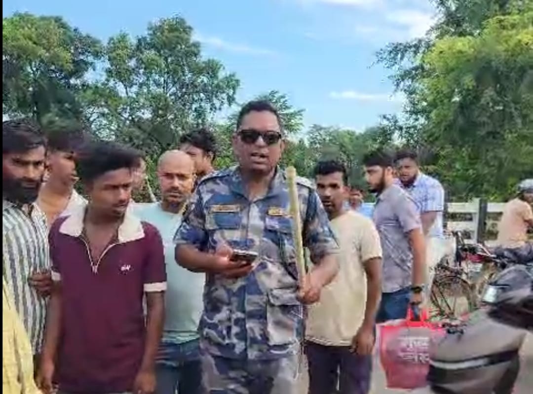 नेपाल एपीएफ का जवान जिसने यात्री की पिटाई की