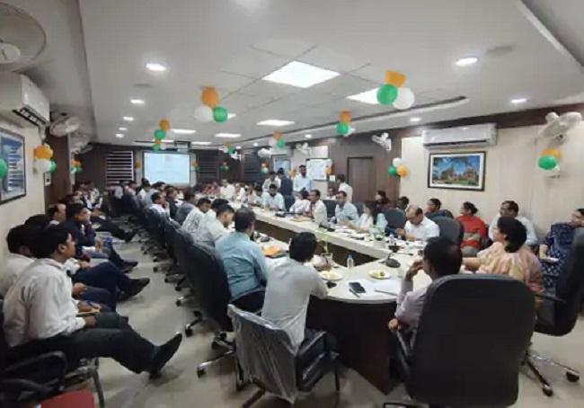 राजस्व विभाग के प्रमुख सचिव विवेक पोरवाल की बैठक राजस्व विभाग के प्रमुख सचिव विवेक पोरवाल की बैठक