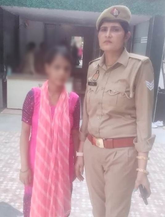 पति को आत्महत्या के लिए उकसाने के आरोप में   गिरफ्तार आरोपित पत्नी खुशबू।