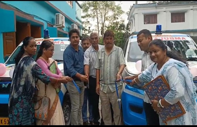 अस्पताल को दो नई एम्बुलेंस