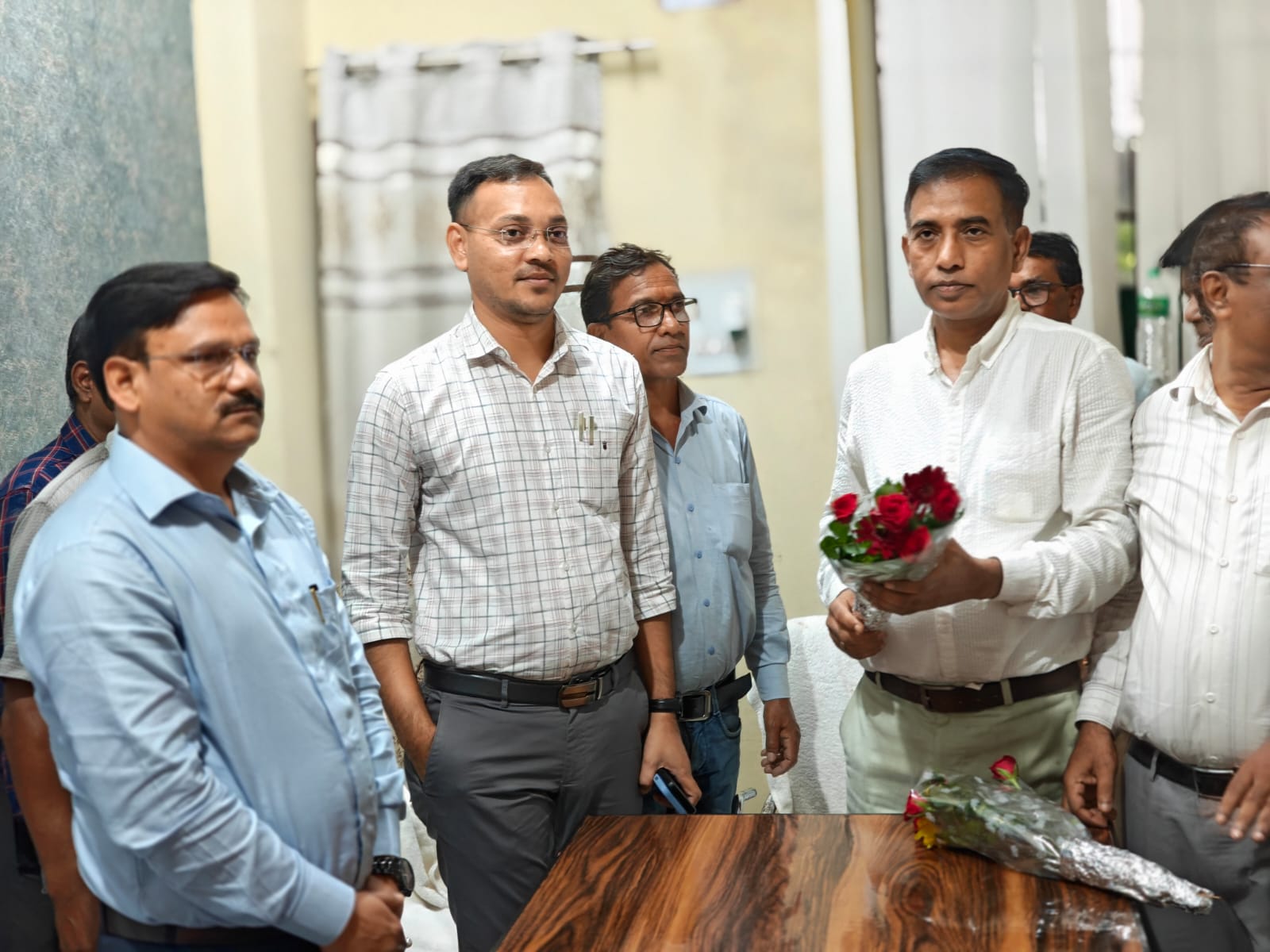 प्रभार ग्रहण करते रामगढ़ अंचल अधिकारी प्रभार ग्रहण करते रामगढ़ अंचल अधिकारी