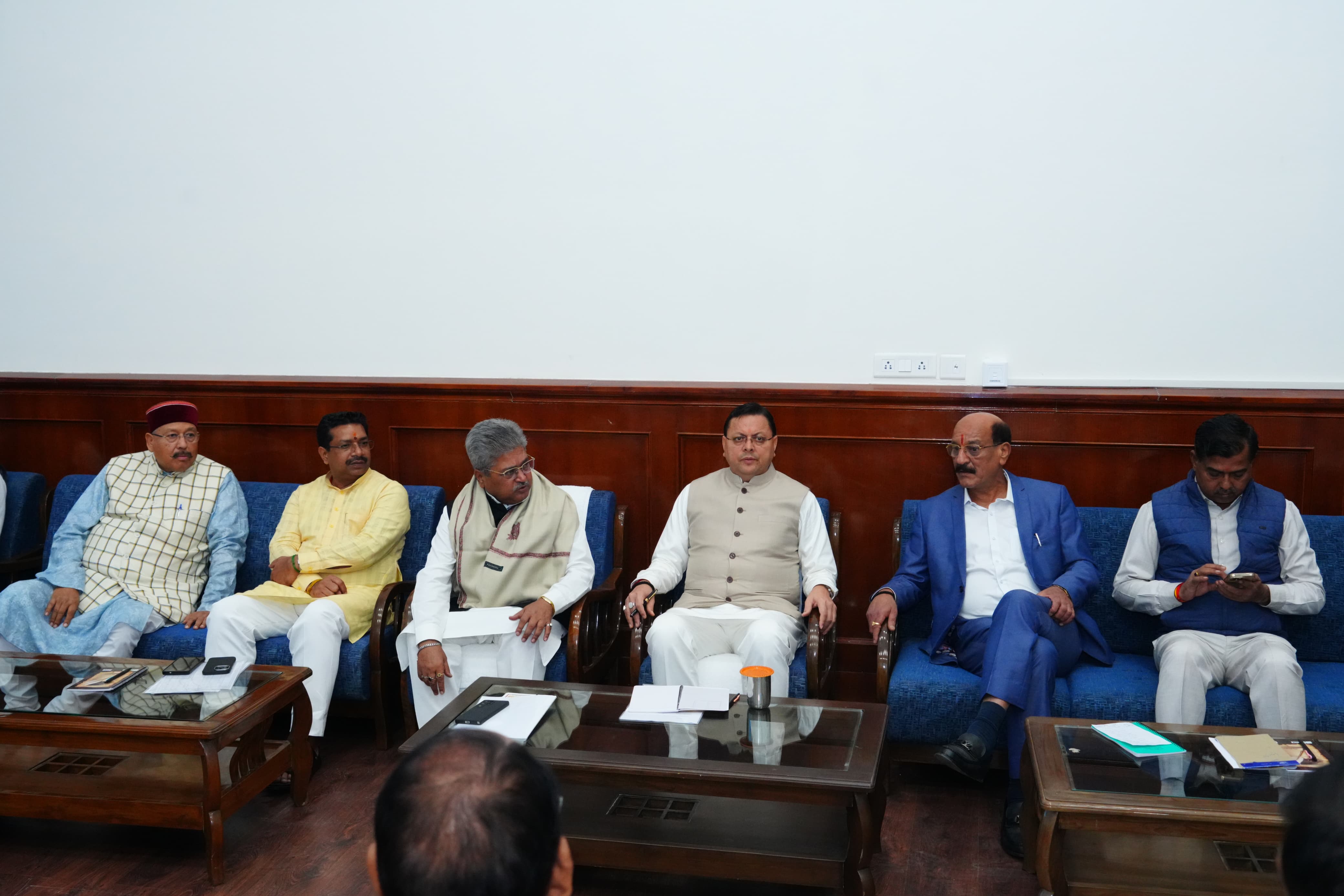 मुख्यमंत्री पुष्कर सिंह धामी की मौजूदगी में भाजपा विधानमंडल दल की बैठक। मुख्यमंत्री पुष्कर सिंह धामी की मौजूदगी में भाजपा विधानमंडल दल की बैठक।