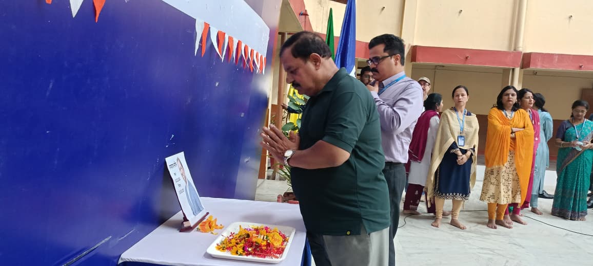श्रद्धांजलि देते बिरादरी के लोग