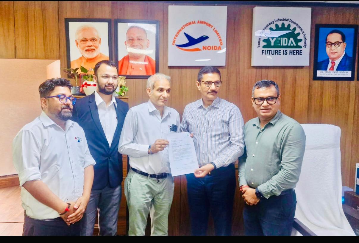 एमओयू साइन के दौरान अधिकारी व कम्पनी पदाधिकारी