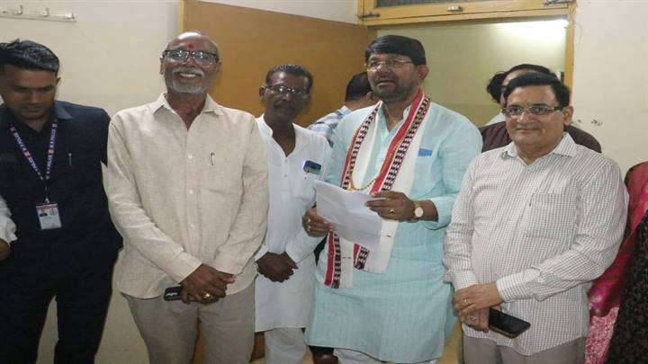 प्रभारी मंत्री पटेल से मिले जनप्रतिनिधि