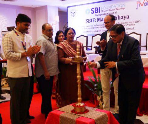 कार्यशाला का शुभारम्भ करते स्वास्थ्य विभाग के अधिकारी