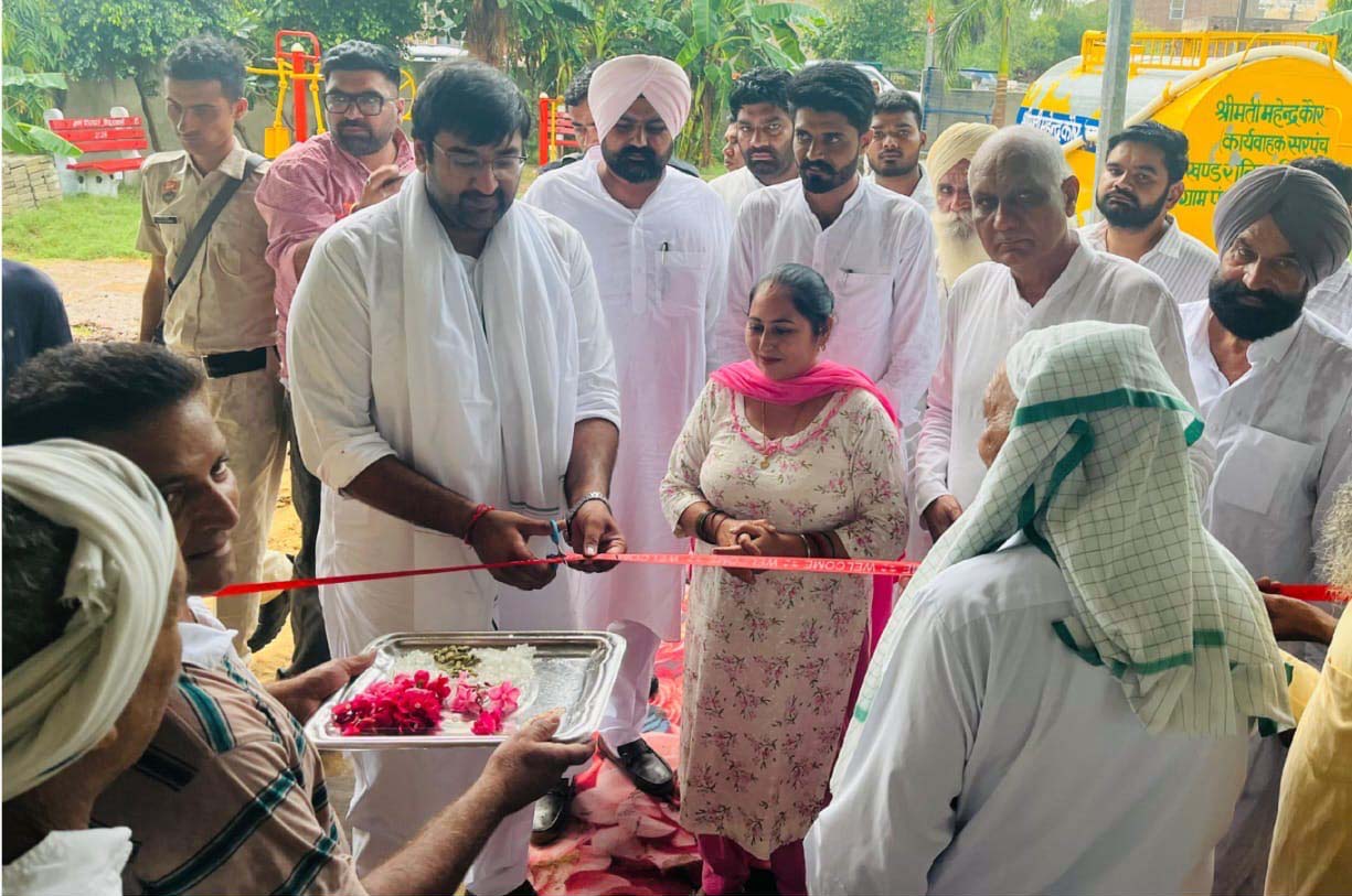 विकास कार्यों का उद्घाटन करते अर्जुन चौटाला।