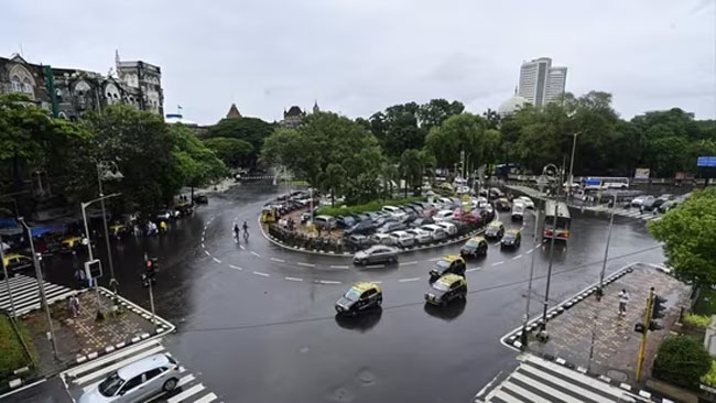 फोटो: भारी से मुंबई के निचले इलाकों में जलभराव