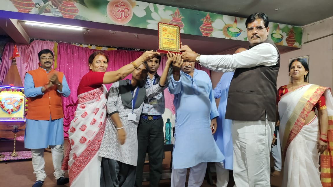 विजय प्रतिभागी को किया गया सम्मानित