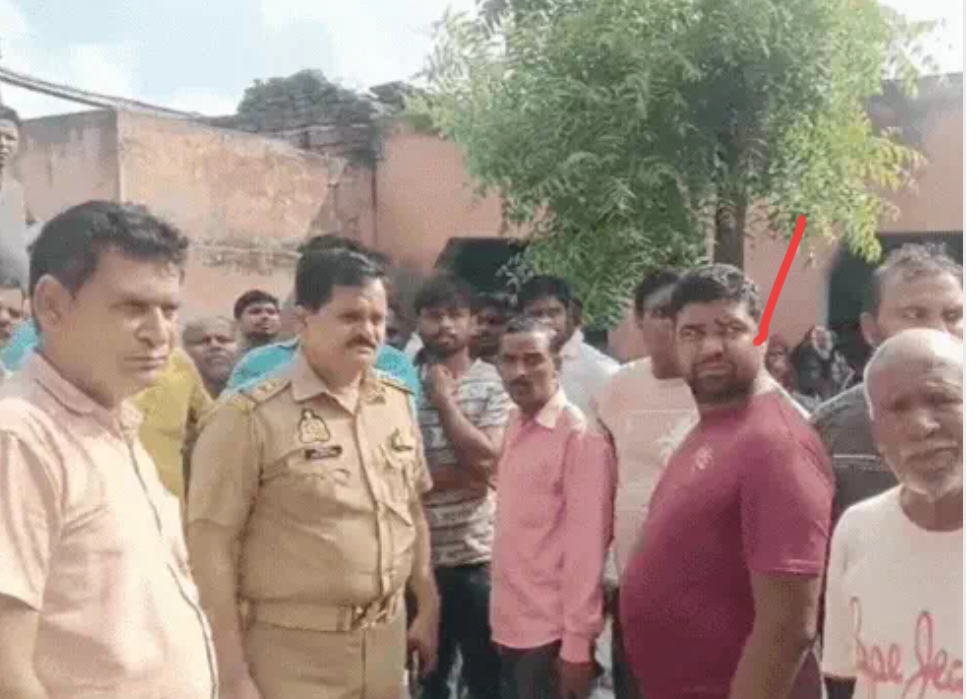 मौके पर मौजूद पुलिस व परिजन मौके पर मौजूद पुलिस व परिजन