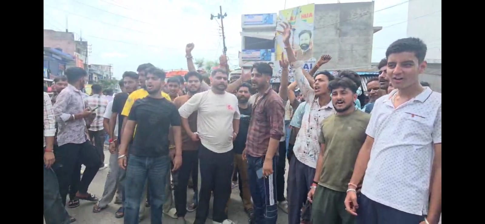 People's anger erupted against DTI Kathua at Sanjhi Mor, protested by blocking the road