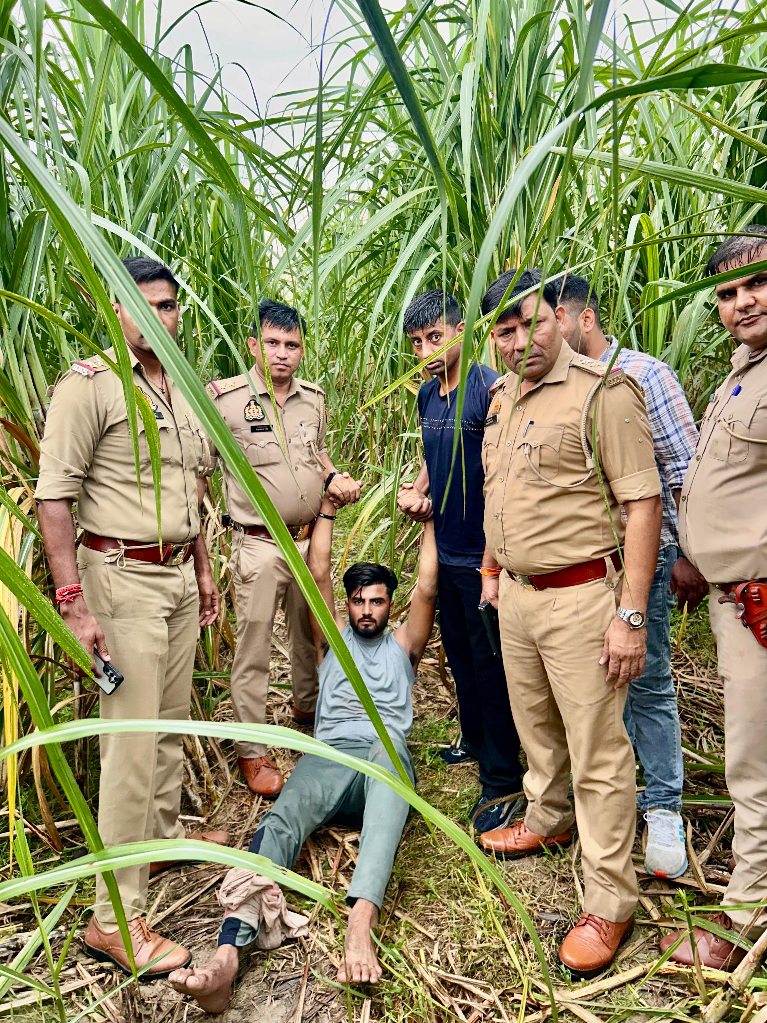 पुलिस द्वारा पकड़े गए बदमाश