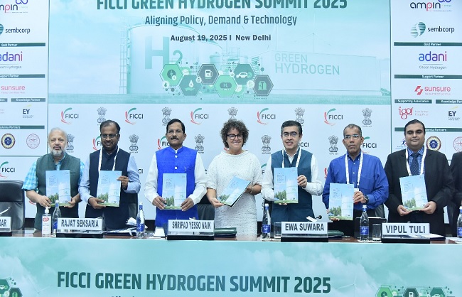 फिक्की ग्रीन हाइड्रोजन शिखर सम्मेलन 2025 को संबोधित करते श्रीपद येसो नाइक