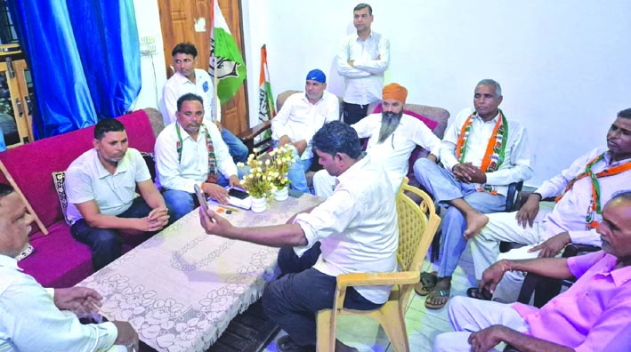 बैठक के दौरान