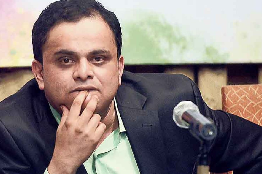 बंगाल के शिक्षा मंत्री के पिता की मृत्यु के पश्चात भी मतदाता सूची में नाम शामिल