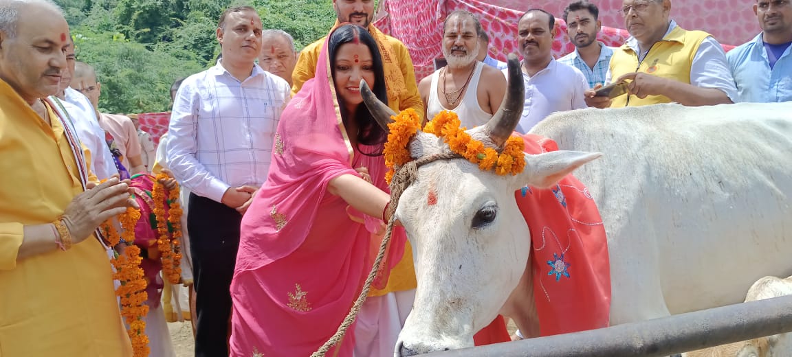 गलता तीर्थ में गौशाला निर्माण के लिए महापौर ने किया भूमि पूजन