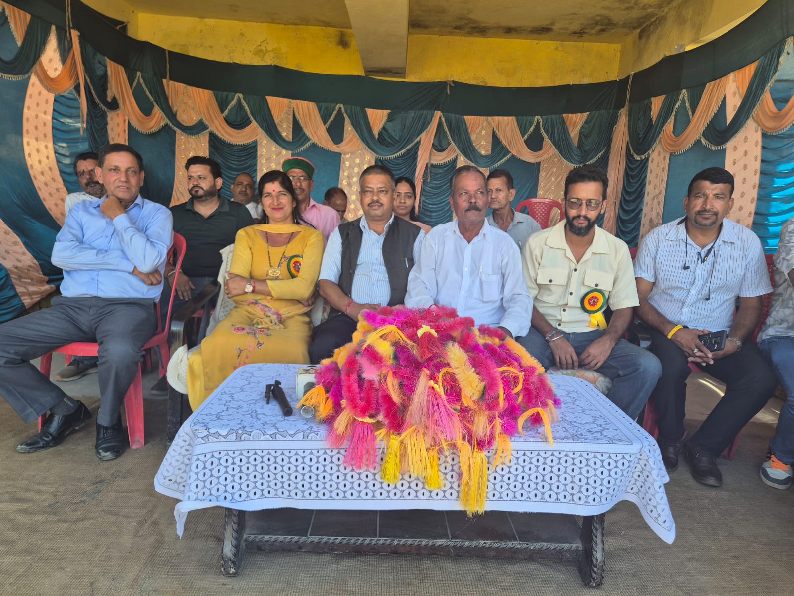 साइगलू मेले के समापनन अवसर पर मुख्यअतिथि के साथ।