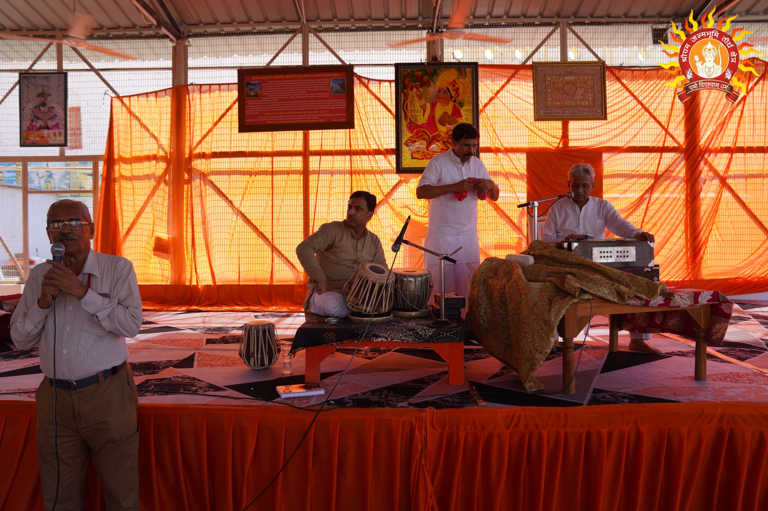 श्रीराम लला के समक्ष श्रीधर फड़के ने गाया गीत रामायण