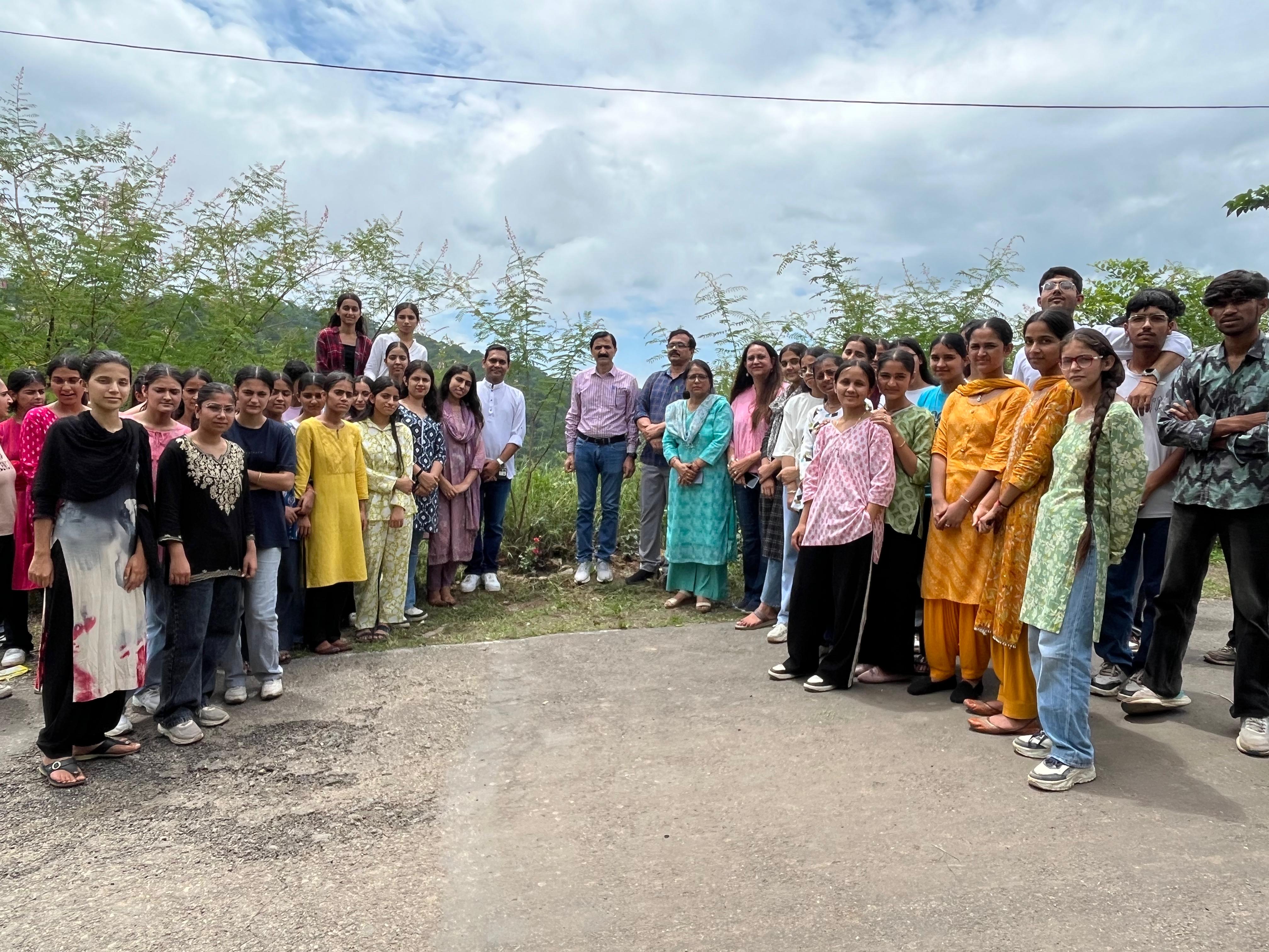 पर्यावरण संरक्षण हेतु वृक्षारोपण अभियान आयोजित पर्यावरण संरक्षण हेतु वृक्षारोपण अभियान आयोजित