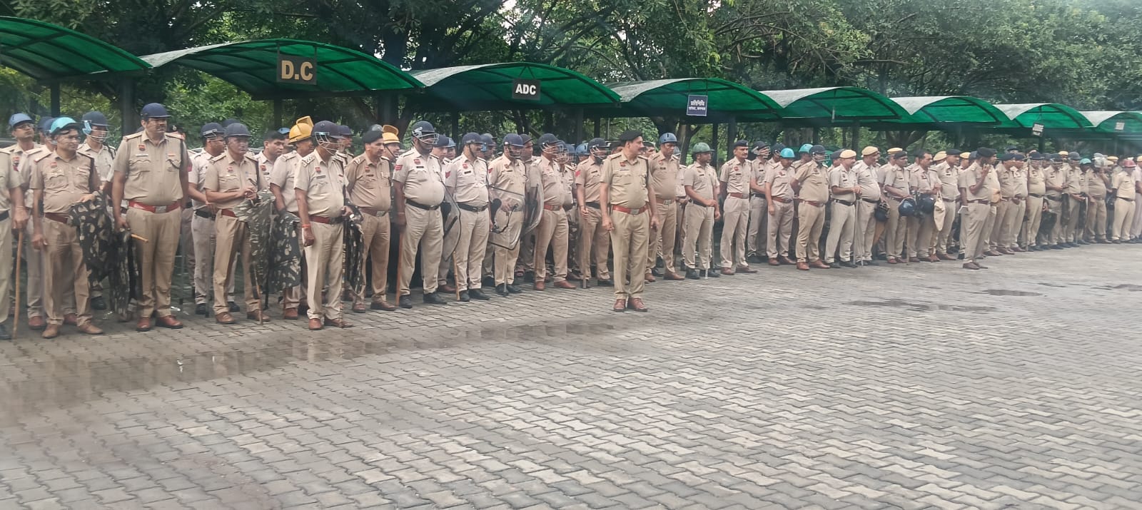 पानीपत सचिवालय में मौजूद दंगा निरोधक की पुलिस टीम