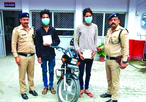 पुलिस गिरफ्त में आरोपित