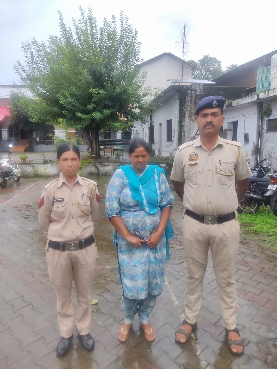 चिट्टे के मामले में पकड़ी गई महिला।