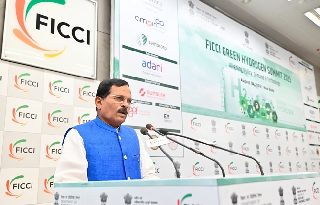 फिक्की ग्रीन हाइड्रोजन शिखर सम्मेलन 2025 को संबोधित करते श्रीपद येसो नाइक