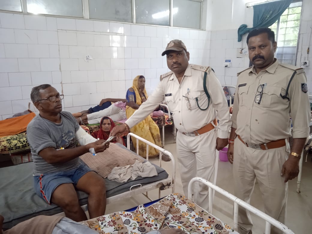वनकर्मी सहायता राशि भी प्रदान करते