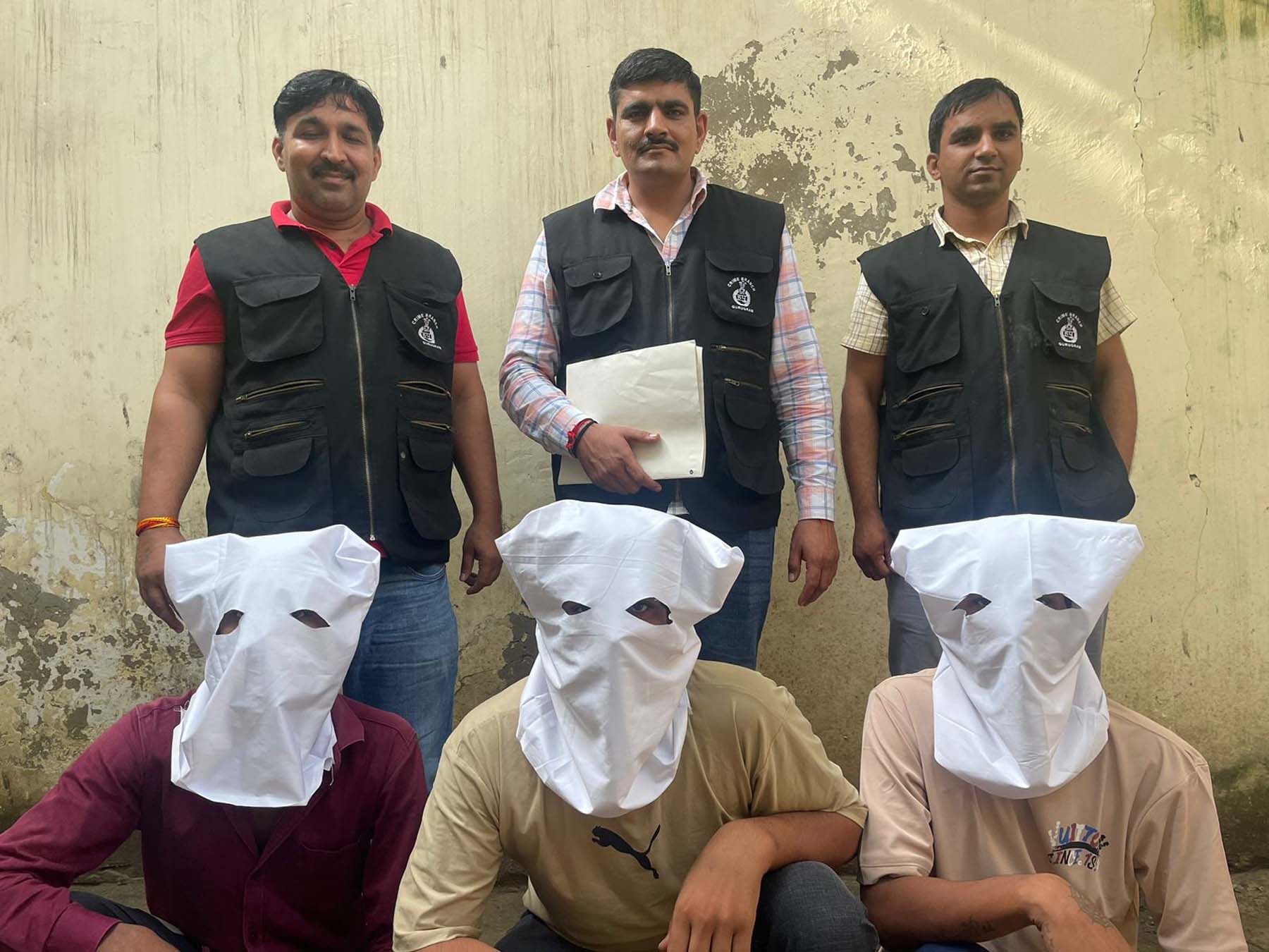गुरुग्राम पुलिस द्वारा काबूू किए गए मणप्पुरम गोल्ड लोन कंपनी में साेना व नकदी लूटने के आराेपी।