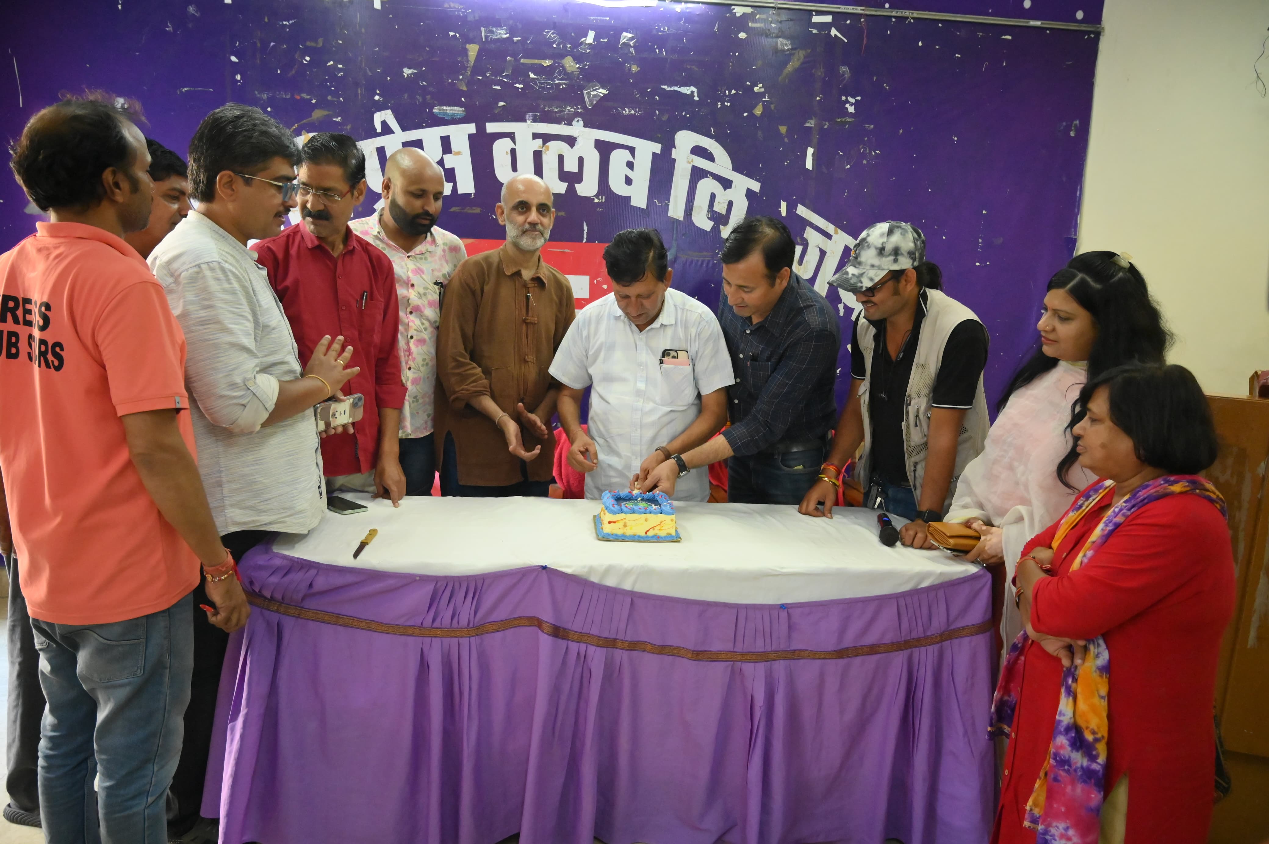 पिंकसिटी प्रेस क्लब में फोटो जर्नलिज्म पर परिचर्चा, वर्ल्ड फोटोग्राफी डे पर केक कटिंग