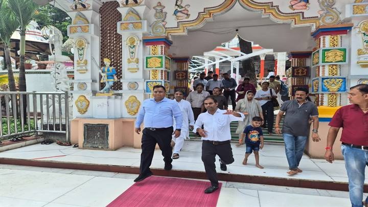 इंदौरः खजराना गणेश मंदिर में गणेश चतुर्थी की तैयारियों का निरीक्षण इंदौरः खजराना गणेश मंदिर में गणेश चतुर्थी की तैयारियों का निरीक्षण