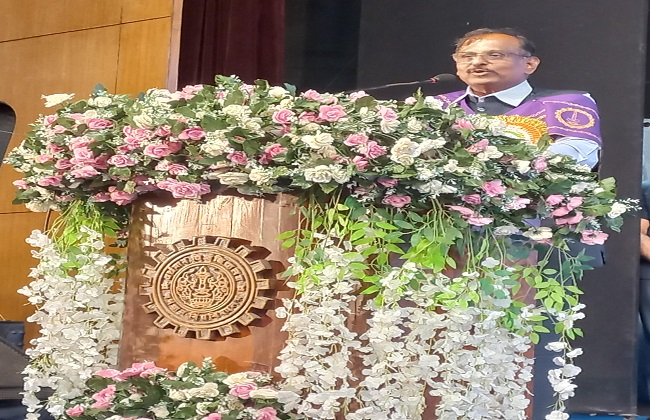 भाषण देते इसरो के अध्यक्ष वी. नारायणन भाषण देते इसरो के अध्यक्ष वी. नारायणन
