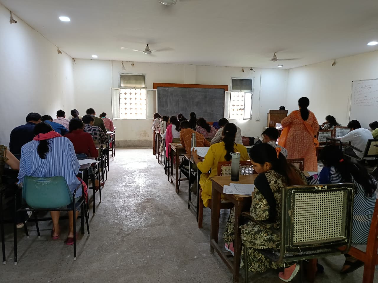 सितंबर माह मेें उज्जैन में आकाशवाणी केंद्र से गूंजेगा...जय महाकाल... सितंबर माह मेें उज्जैन में आकाशवाणी केंद्र से गूंजेगा...जय महाकाल...