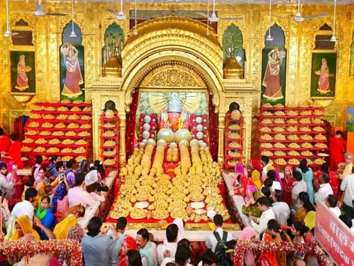 गणेश जी चतुर्थी महोत्सव:मोती डूंगरी गणेश मंदिर में सजी सवा लाख मोदकों की झांकी गणेश जी चतुर्थी महोत्सव:मोती डूंगरी गणेश मंदिर में सजी सवा लाख मोदकों की झांकी
